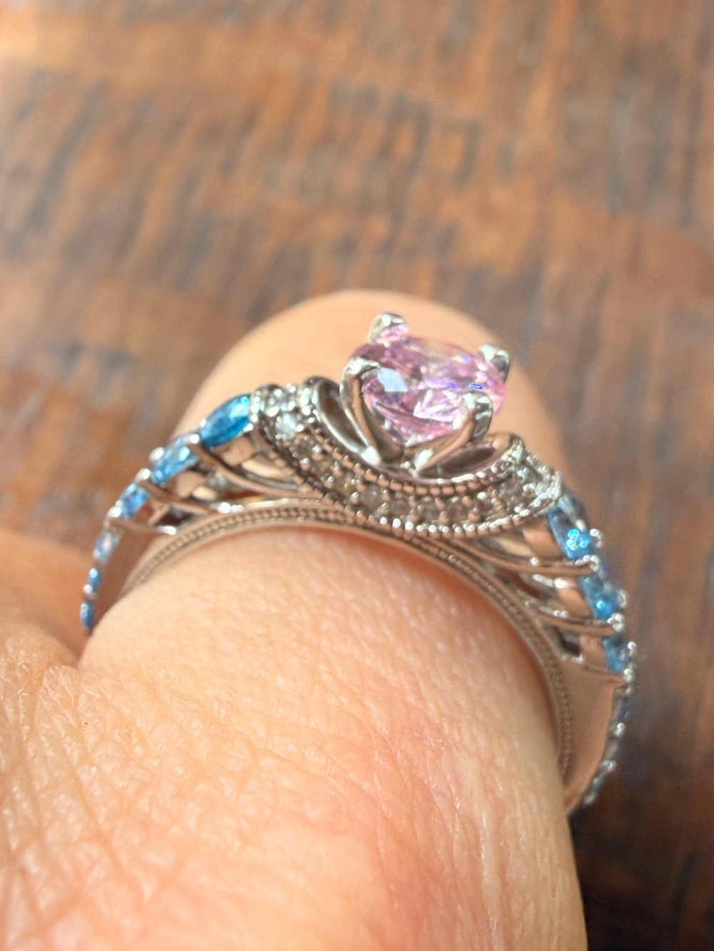 Stunning Sterling Silver Pink & Blue stone Ring
Sz8